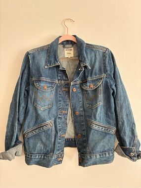 Wrangler Vintage Blue Denim Jacket with Chest Pockets
